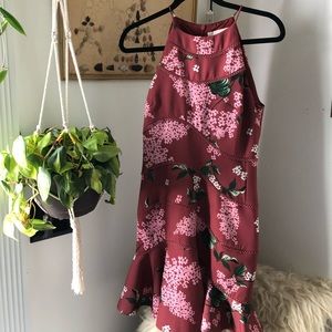 Flattering, floral dress. Never been worn because of wrong order size.